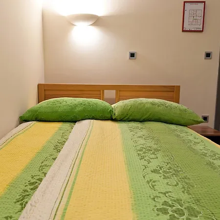 Caffe ホステル *